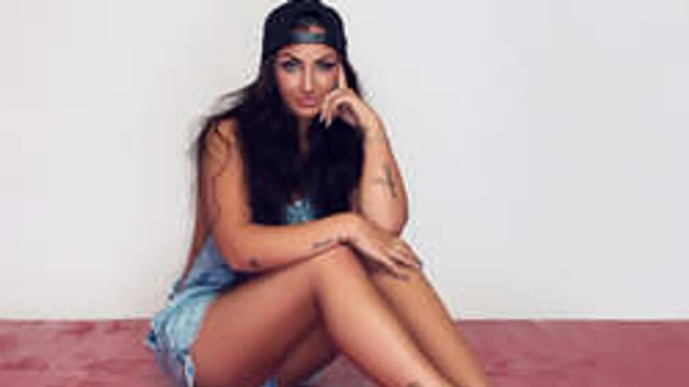 Micsoda légzsákok! Szexfilmet forgatna a Lamborghini-unoka - fotó