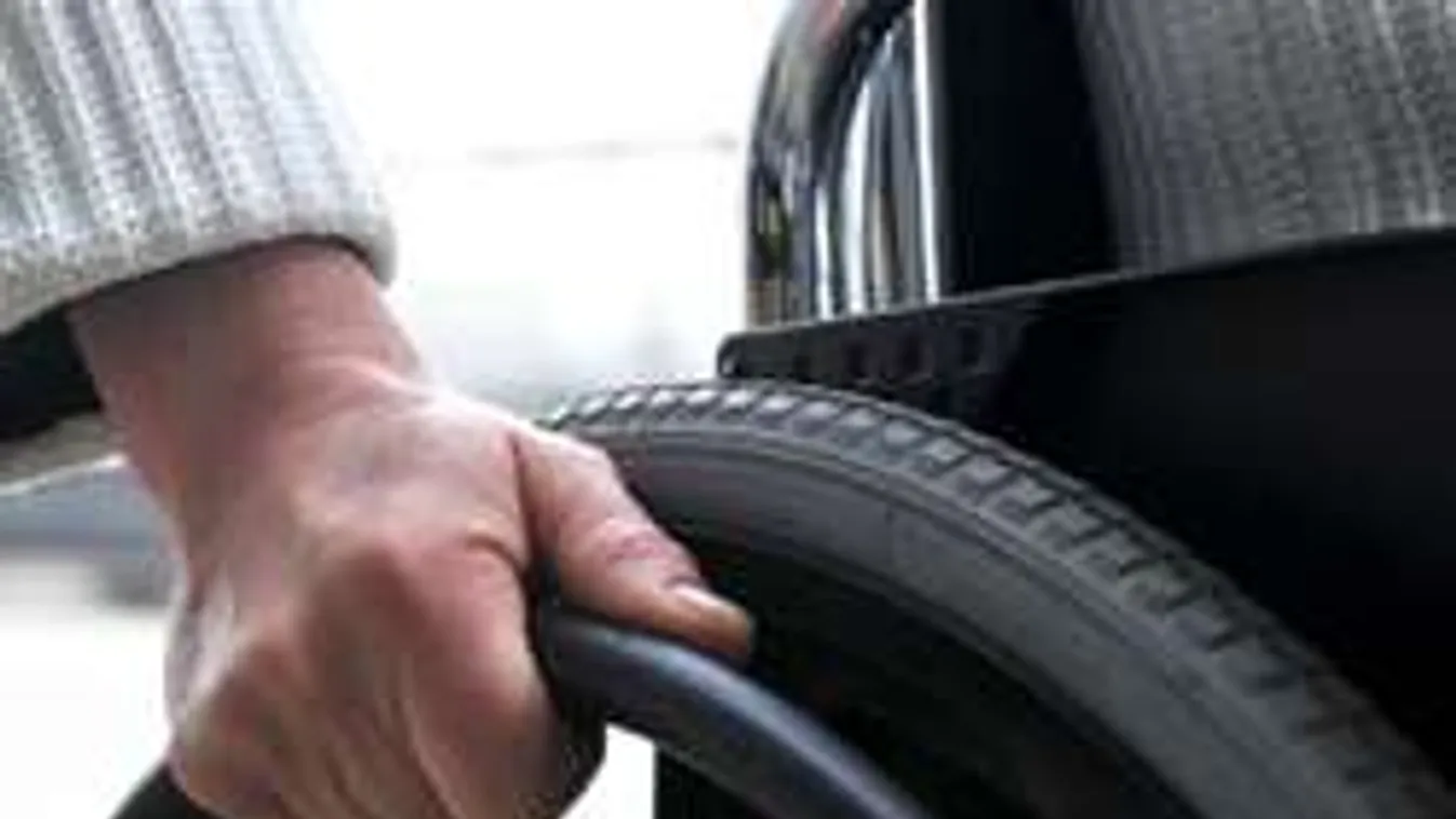 Ittas férfi gázolta el az autómentőt, amputálni kellett a lábát