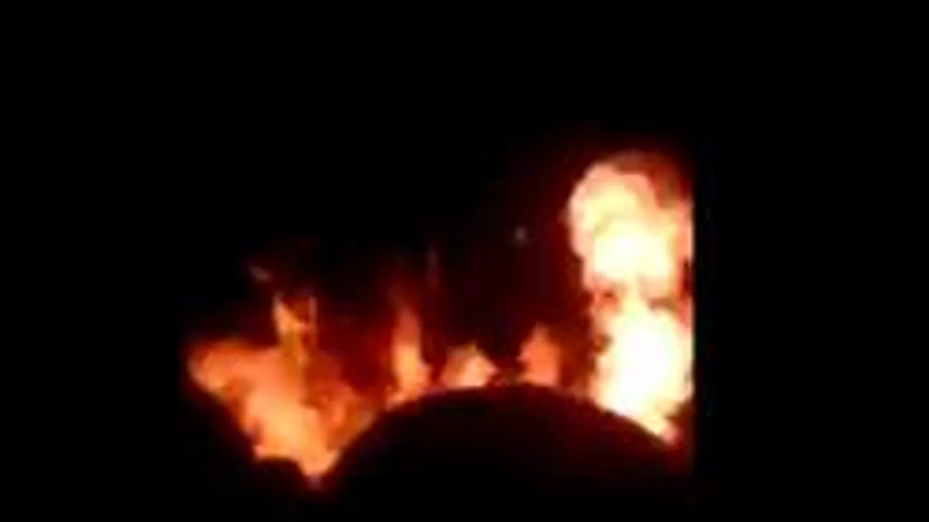 Nézők előtt kapott lángra a zsonglőr teste! - Videó!