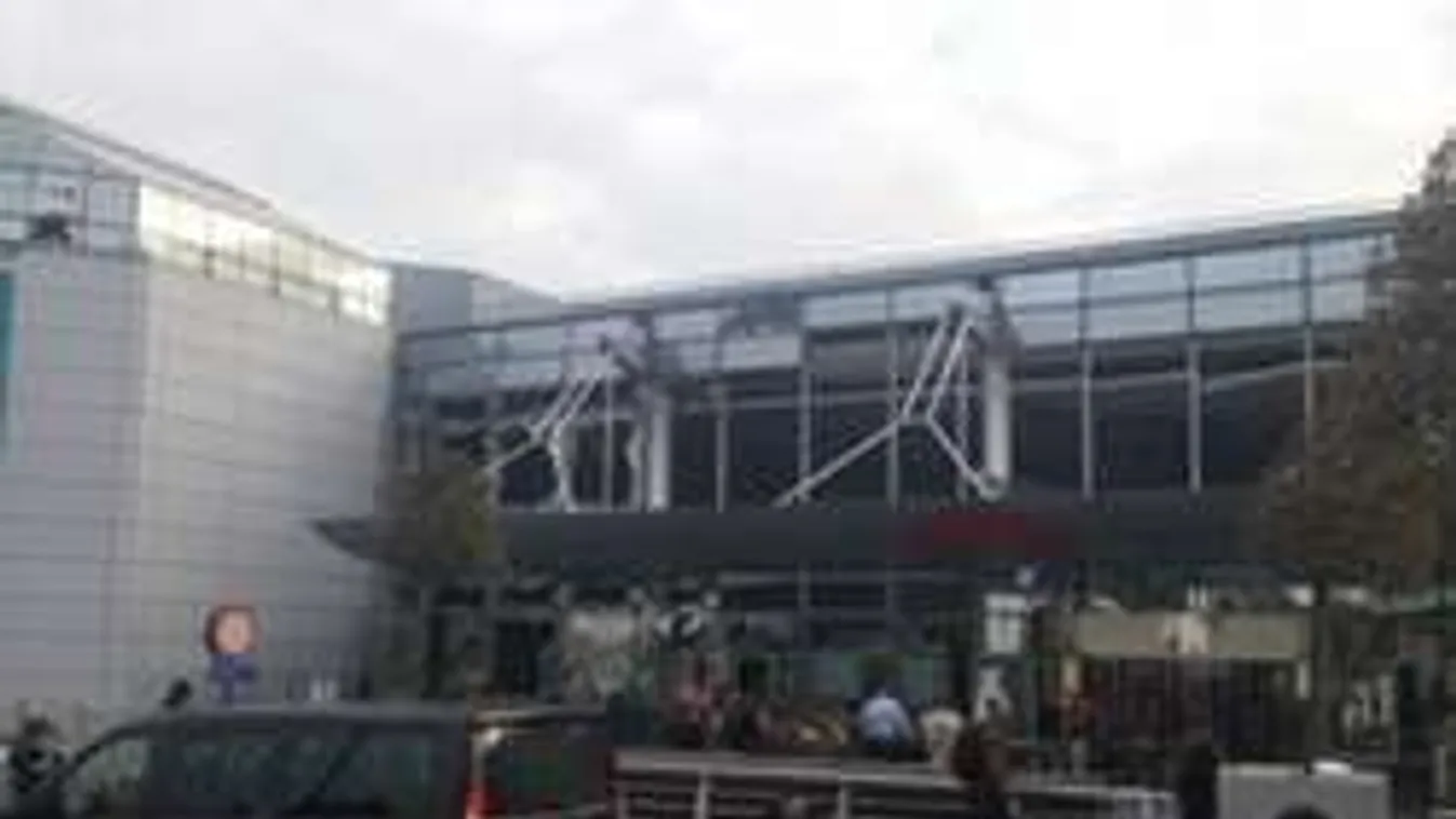 Terrortámadás Brüsszelben, két robbanás volt a reptéren!