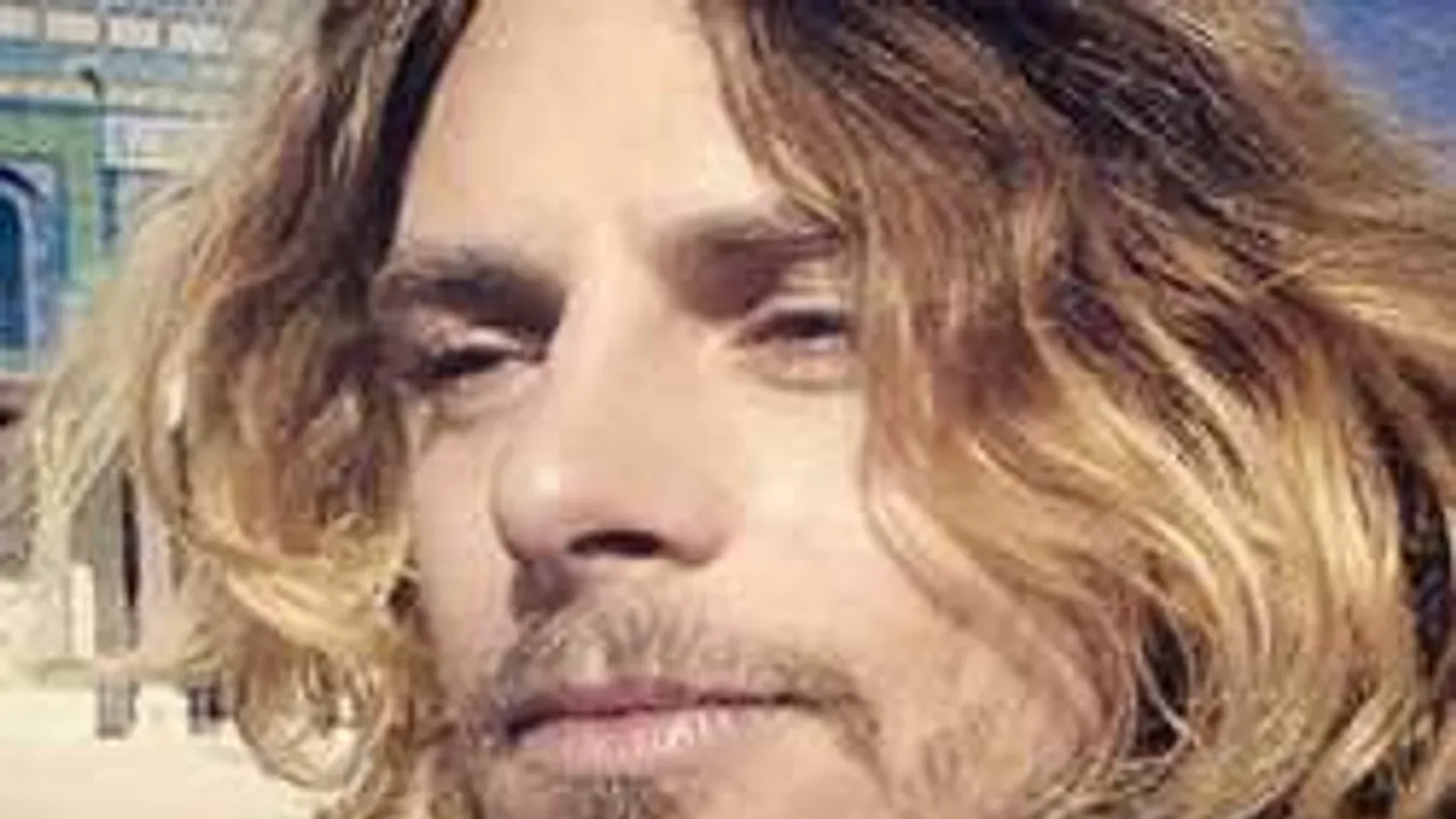 10 év után elvált férjétől a meleg magyar tévés