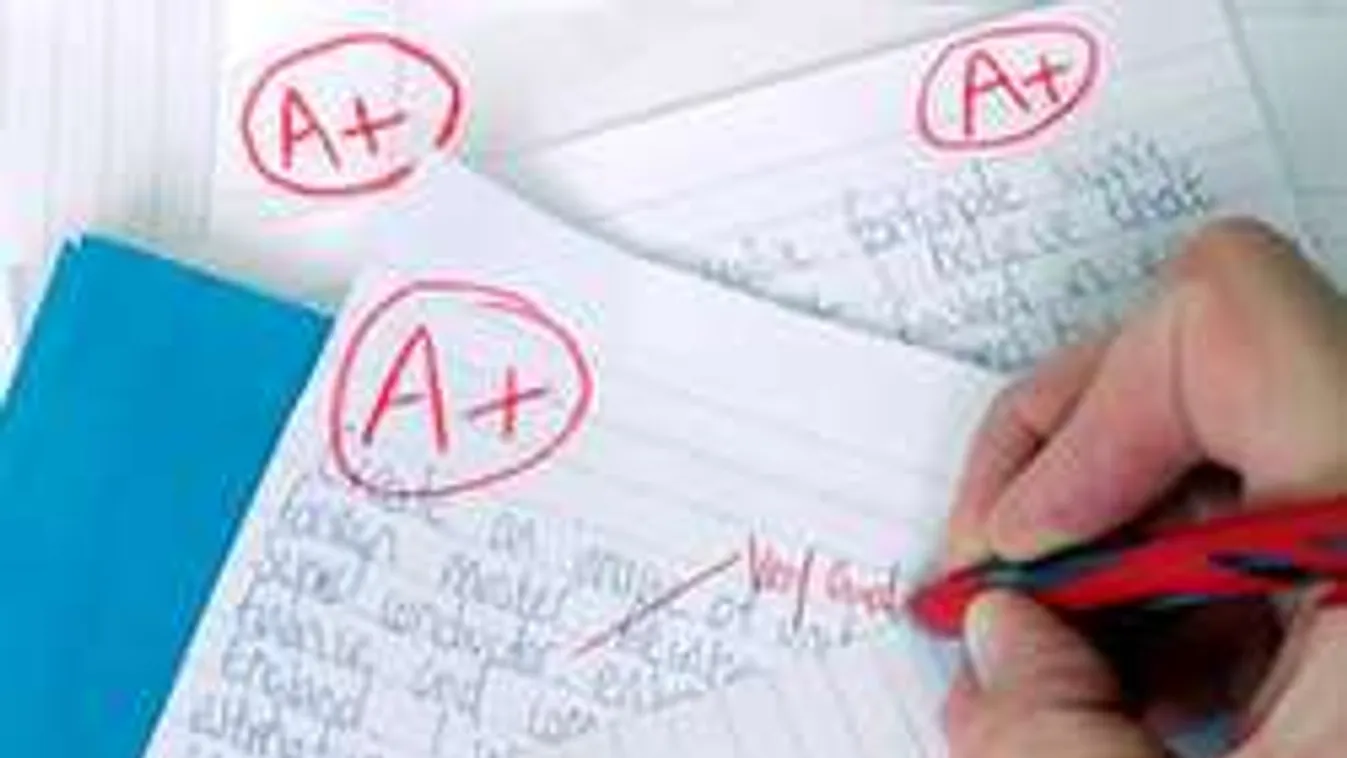 Rózsaszín tintát követelnek a tanárok, a piros túl agresszív!