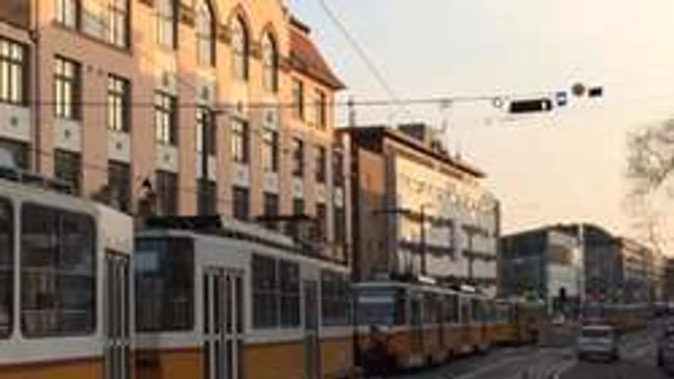 Baleset miatt, óriási káosz a Móricz Zsigmond körtéren - Fotók