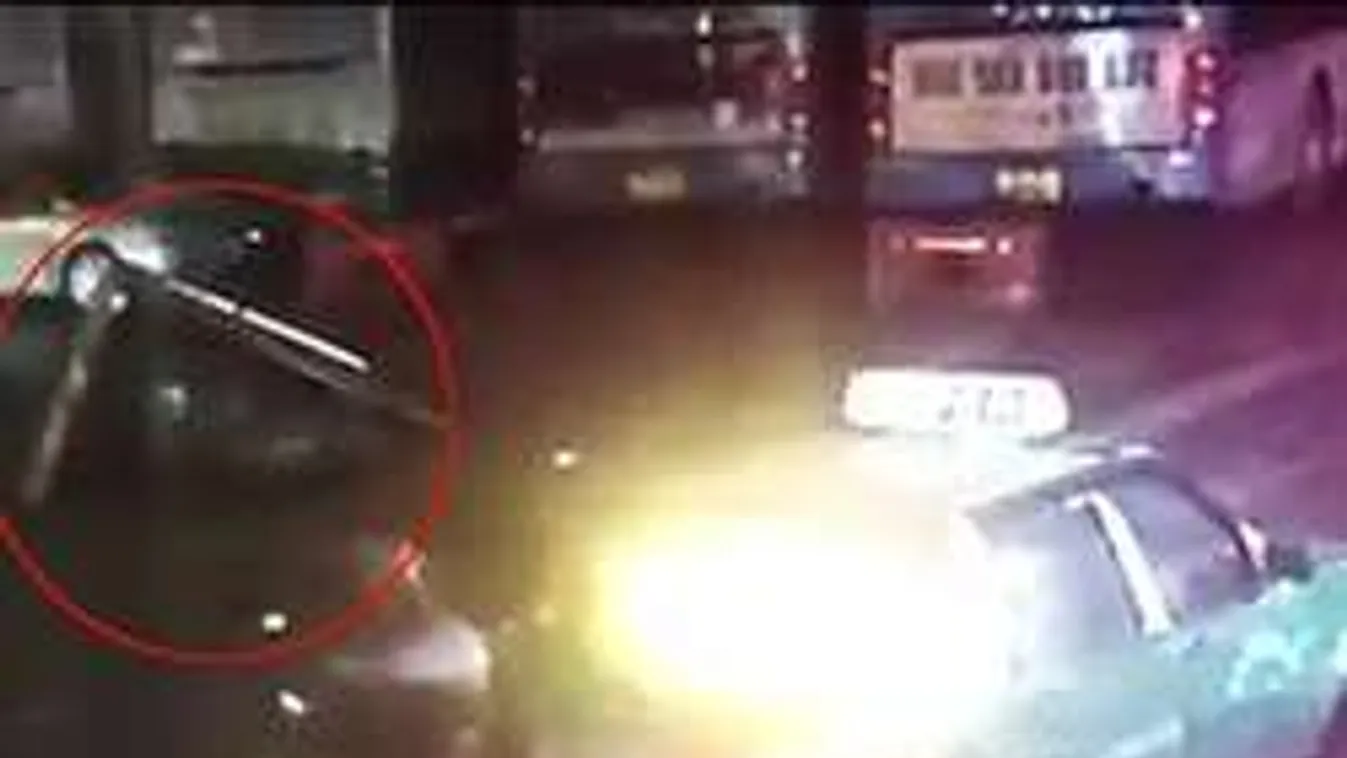 Egy pillanat alatt nyelt el a föld egy egész buszt - videó