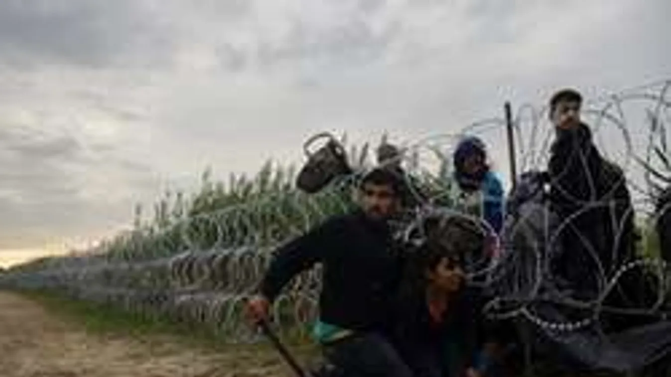 Így törik át a kerítést a migránsok, ez a módszerük