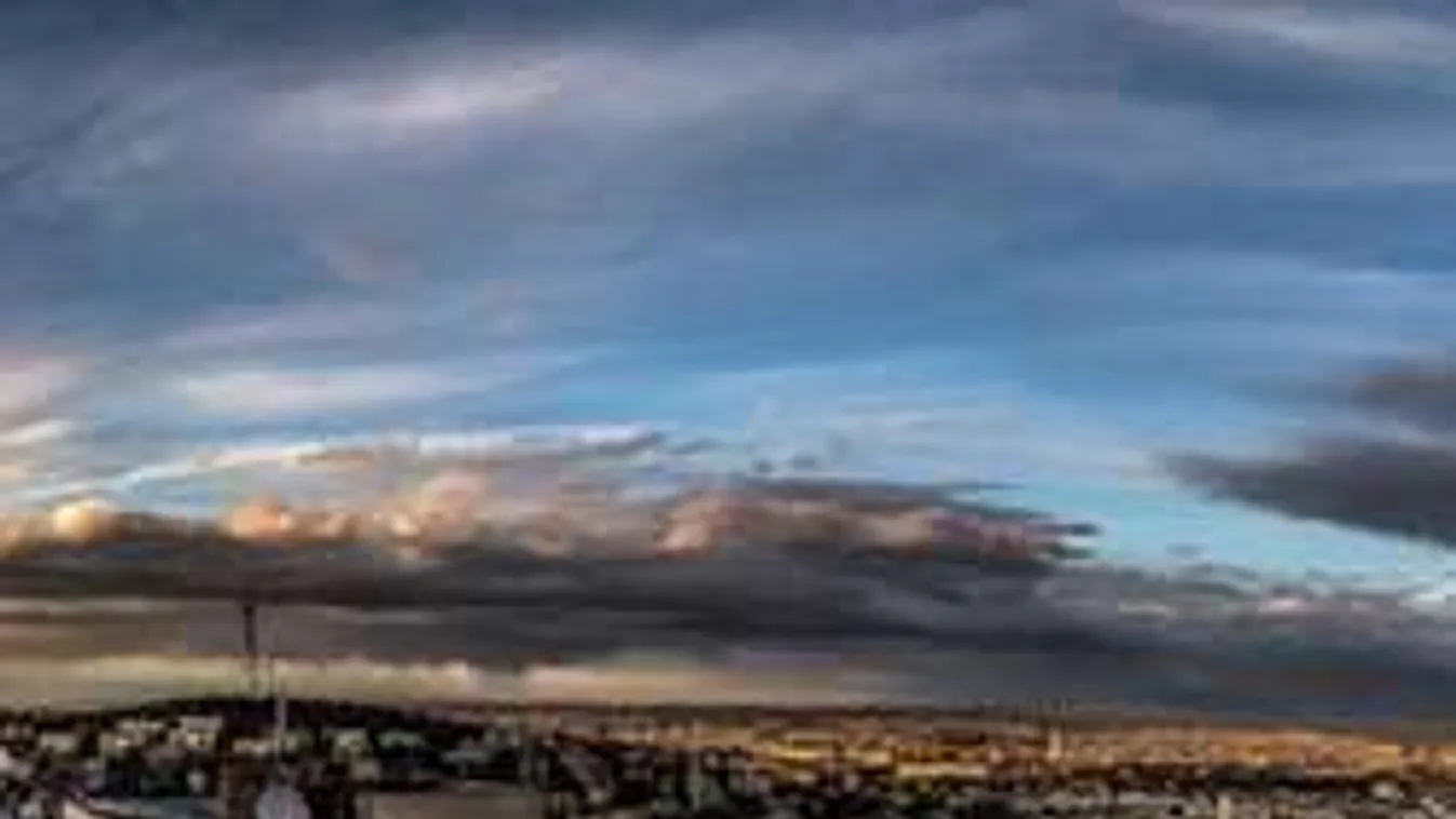 Döbbenetes felhőforma Budapest felett