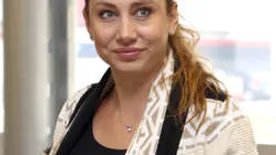 Jó kérdés: Ki nyúlt bele Horváth Éva ruhájába?