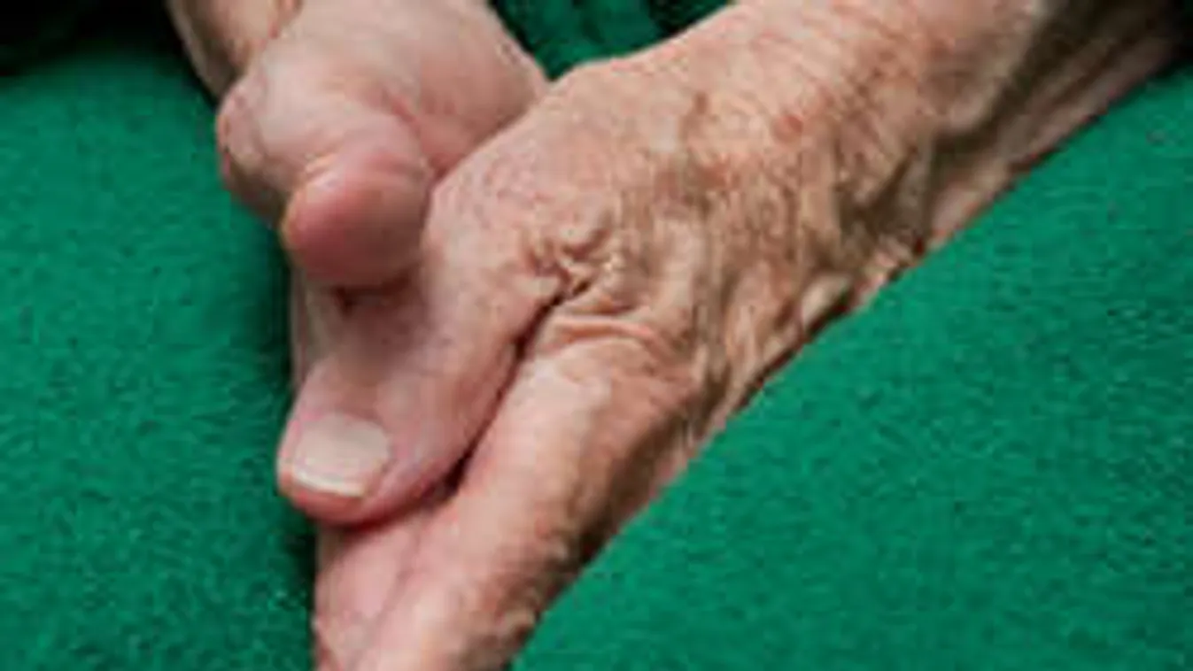 Pofátlan módon fosztotta ki az időseket a két pécsi nő