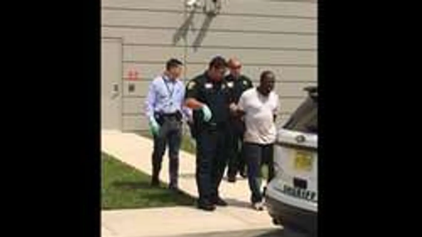 Étkezési utalványokkal akart autót venni, rendőr vitte el...