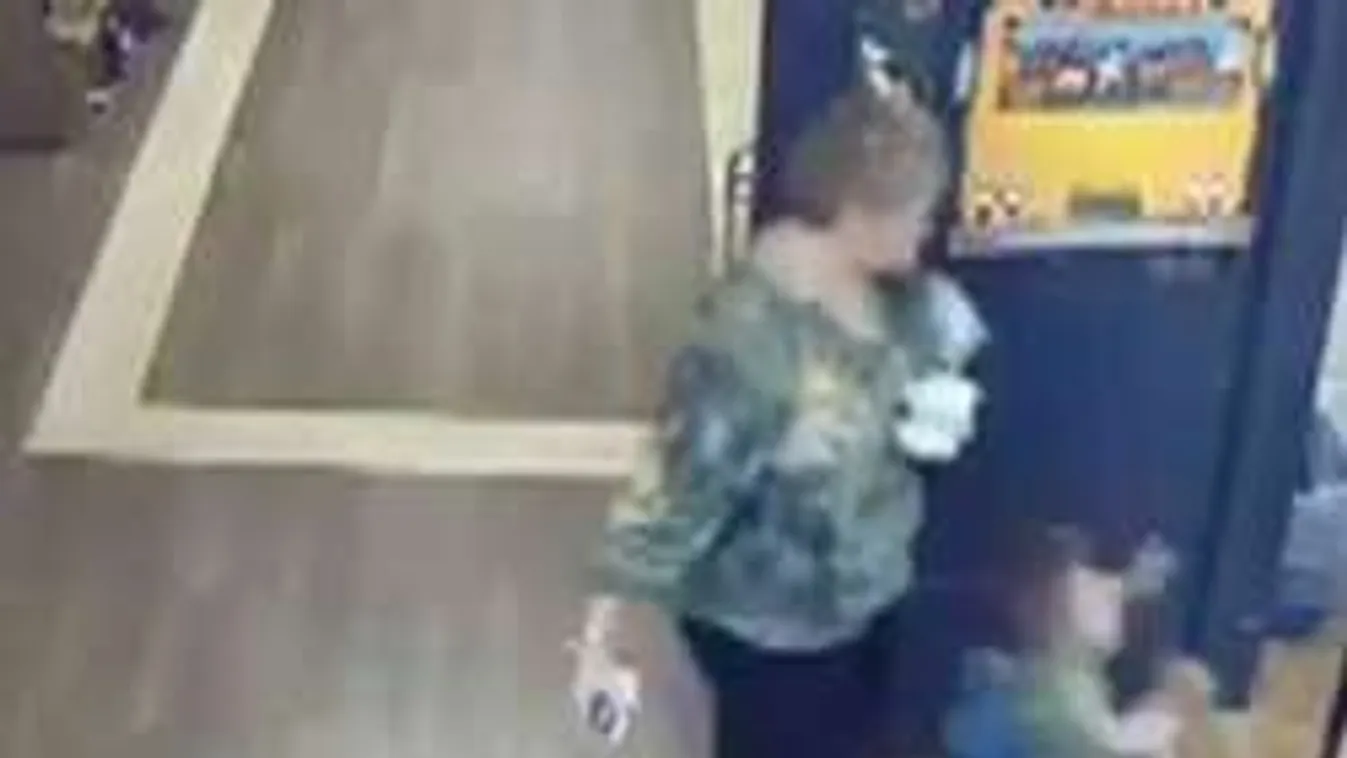 4 éves gyermeket rúgott hátba a díjnyertes tanár! -VIDEÓ