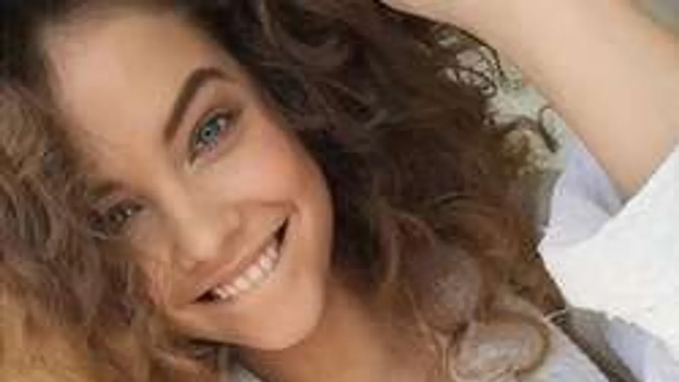 Palvin Barbara topless hálálkodott - Fotó