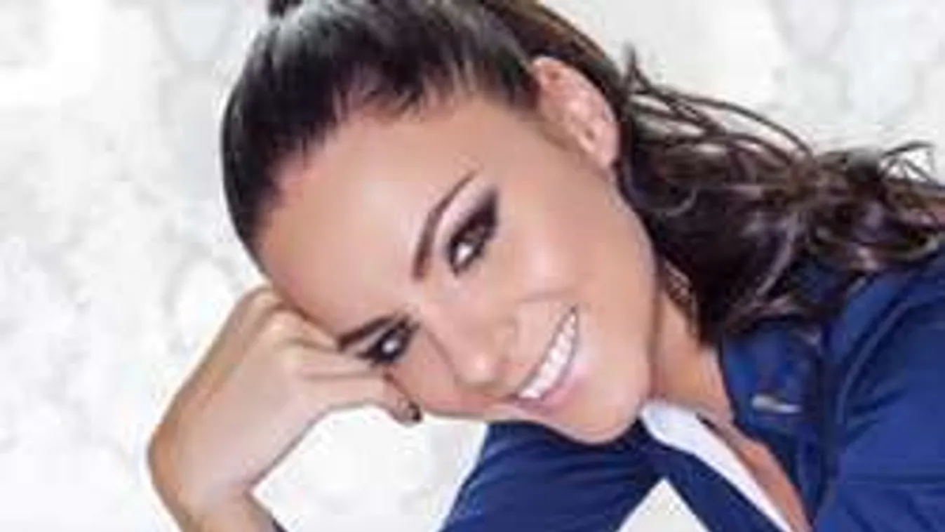 Edzés közben is dögös a magyar énekesnő - Fotó