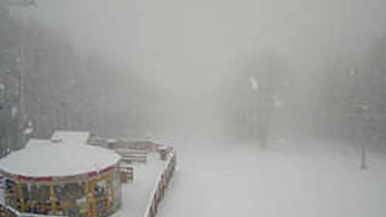 Megbolondult a tavasz: szakad a hó a Kékestetőn! - fotó!