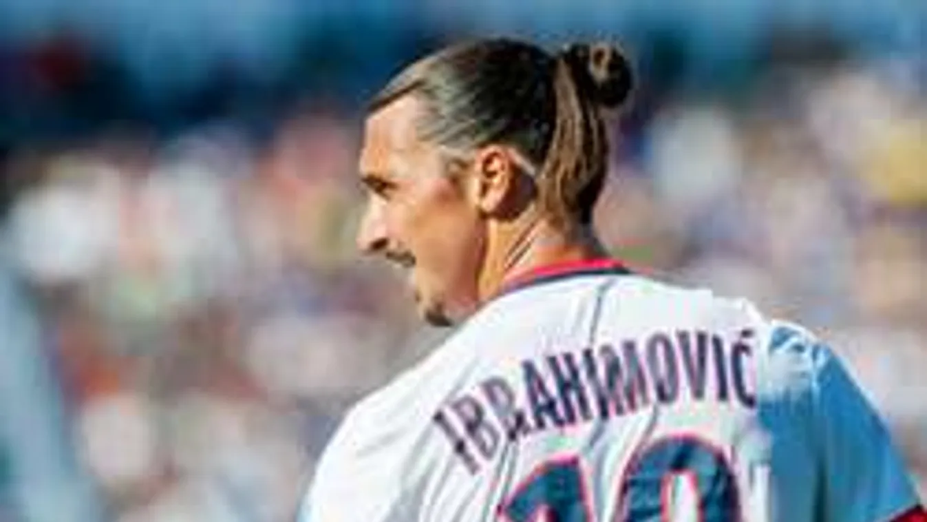 Szobrot kért az Eiffel-torony helyén a focizseni, különben eligazol