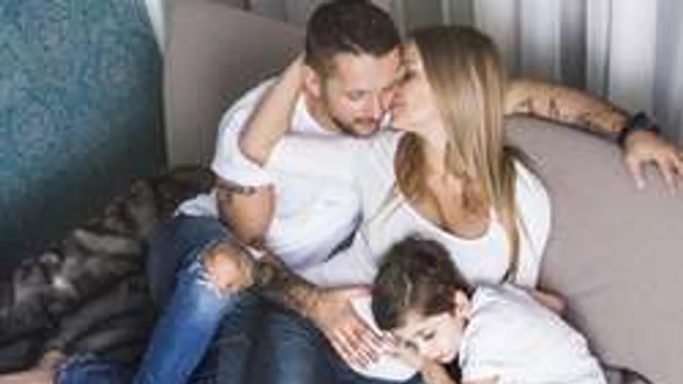 Ezért érkezik császárral Majkáék kisfia