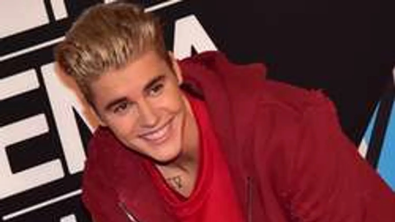 Justin Biebert kiáltott a focista, ezért kiállították