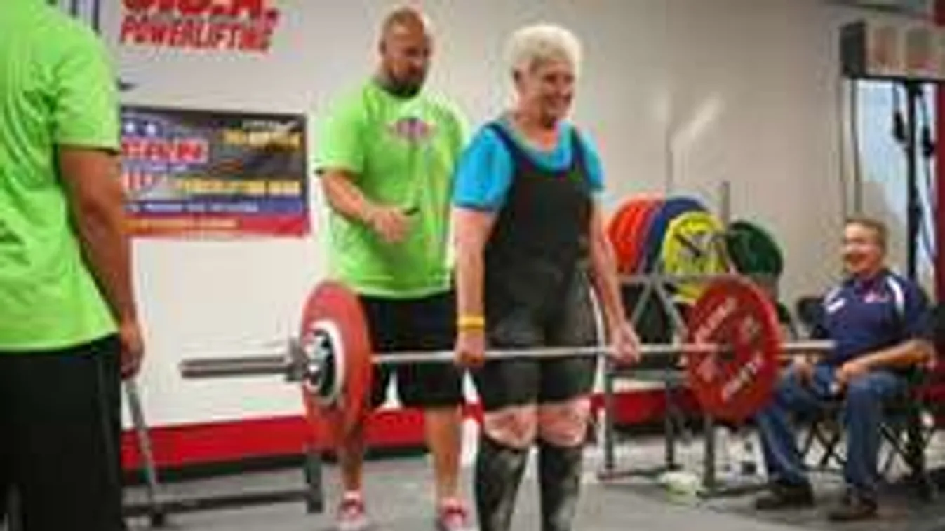 Erőemelő szupernagyi: cekker helyett 108 kilós súly - videó