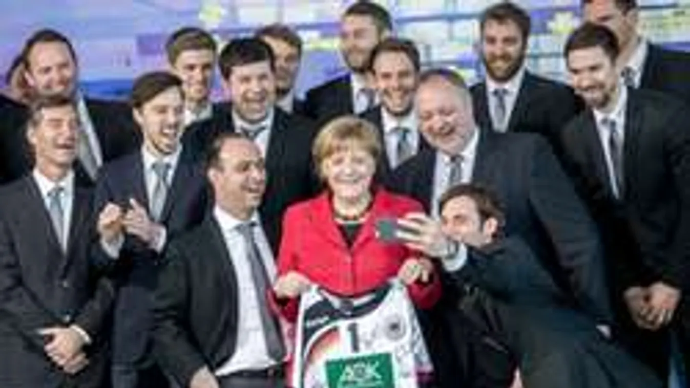 Sportolók űztek tréfát a mit sem sejtő Merkelből - fotó