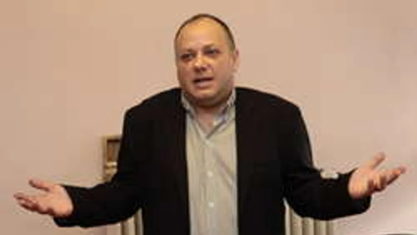 Elhagyta várandós feleségét Damu Roland!