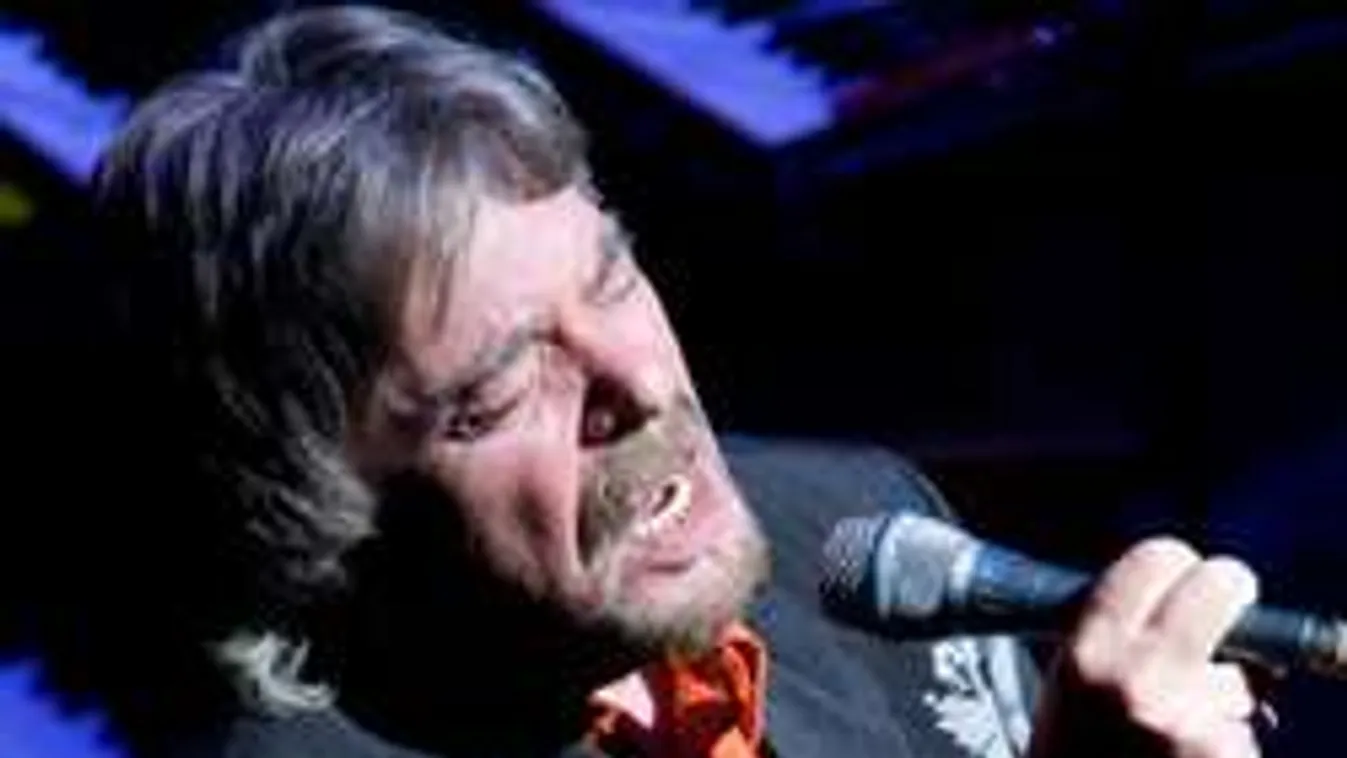 Váratlan tragédia: Elhunyt a népszerű magyar énekes