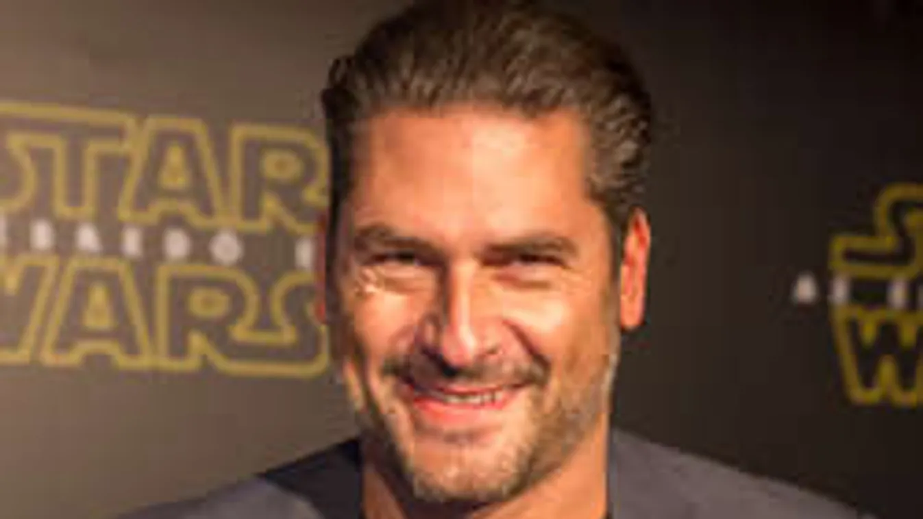 Fiatal szőke nővel smárolt az utcán a házas Árpa Attila