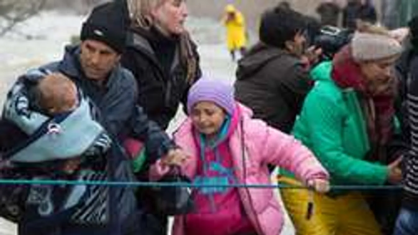 Hamis szórólappal verték át a migránsokat a határnál!