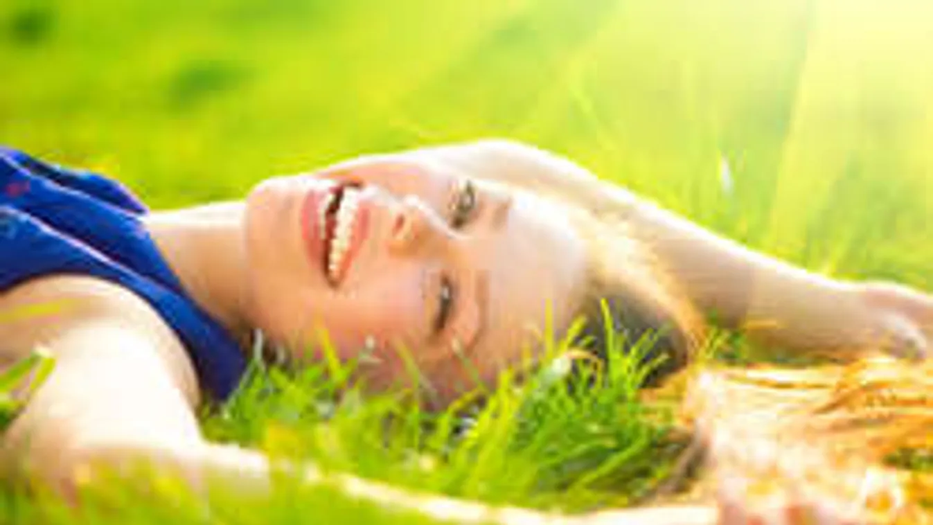 Így újítsd meg a füvet tavasszal! A buja és zöld pázsit titka