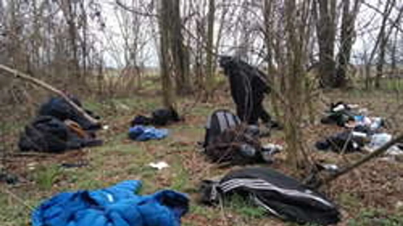 Az erdőben öltöznek át a határsértő migránsok, hogy ne bukjanak le! - Fotó!