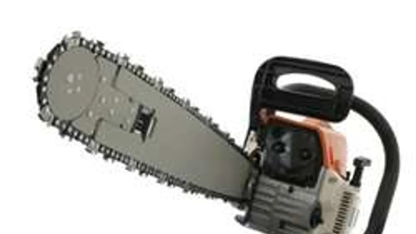 Két nőt akart láncfűésszel ágyba vinni a férfi