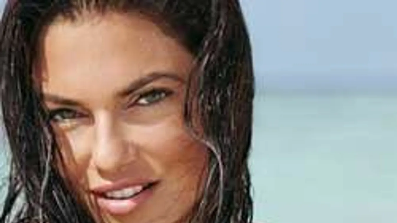 Bódi Sylvi és barátnője megmutatták hatalmas melleiket - Fotó