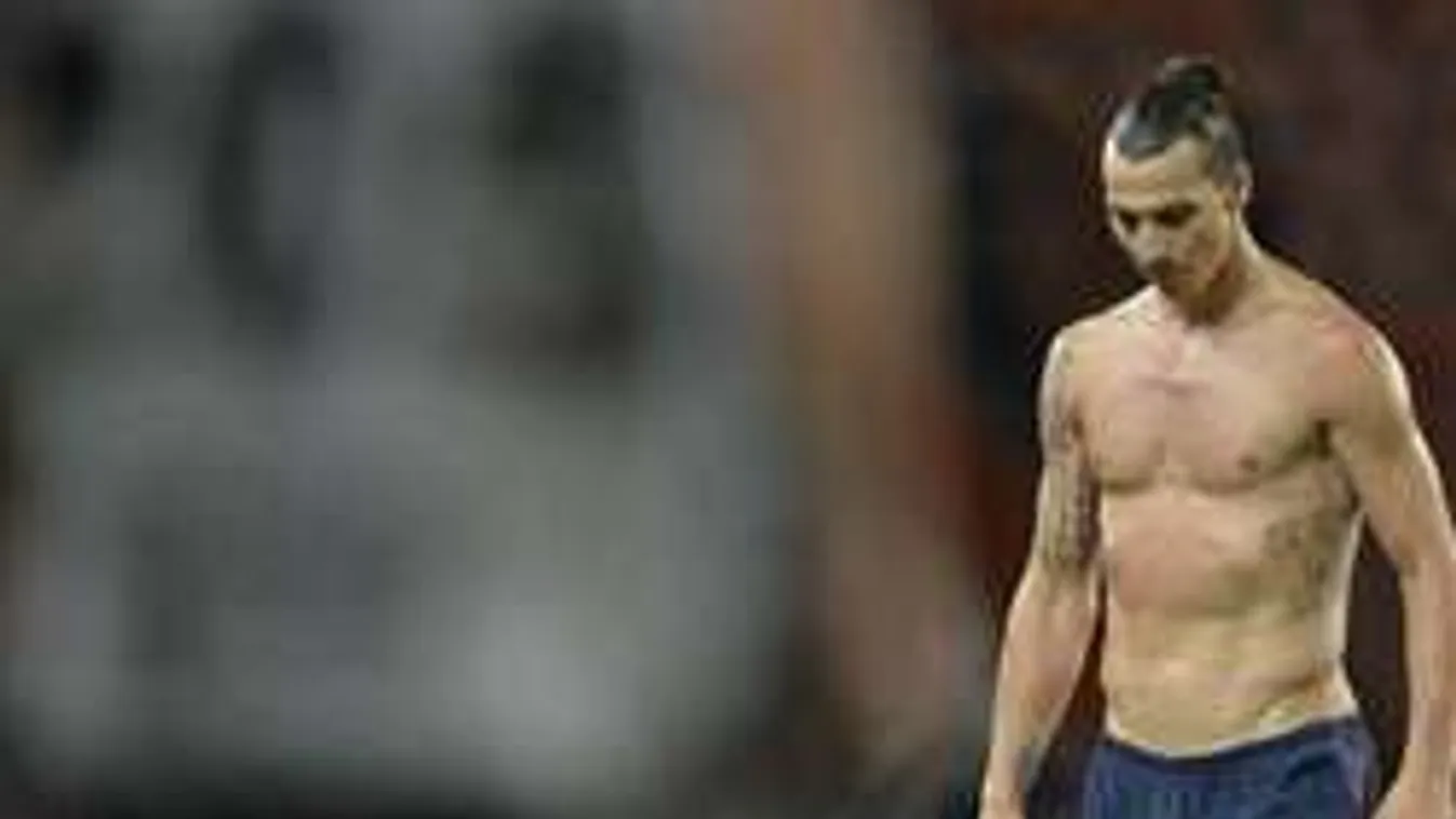 Nem öregszik a fenegyerek, odavannak érte a nők