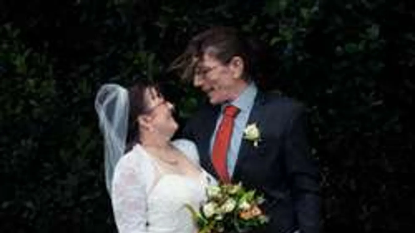 Hajléktalanként talált magának feleséget! Armani öltönyben esküdött