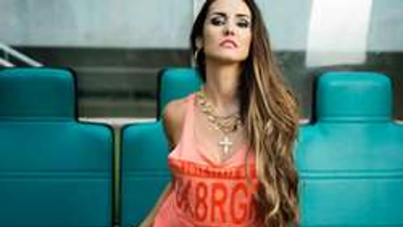 Õrületes popsit villant a pucérkodó bombázó - fotók