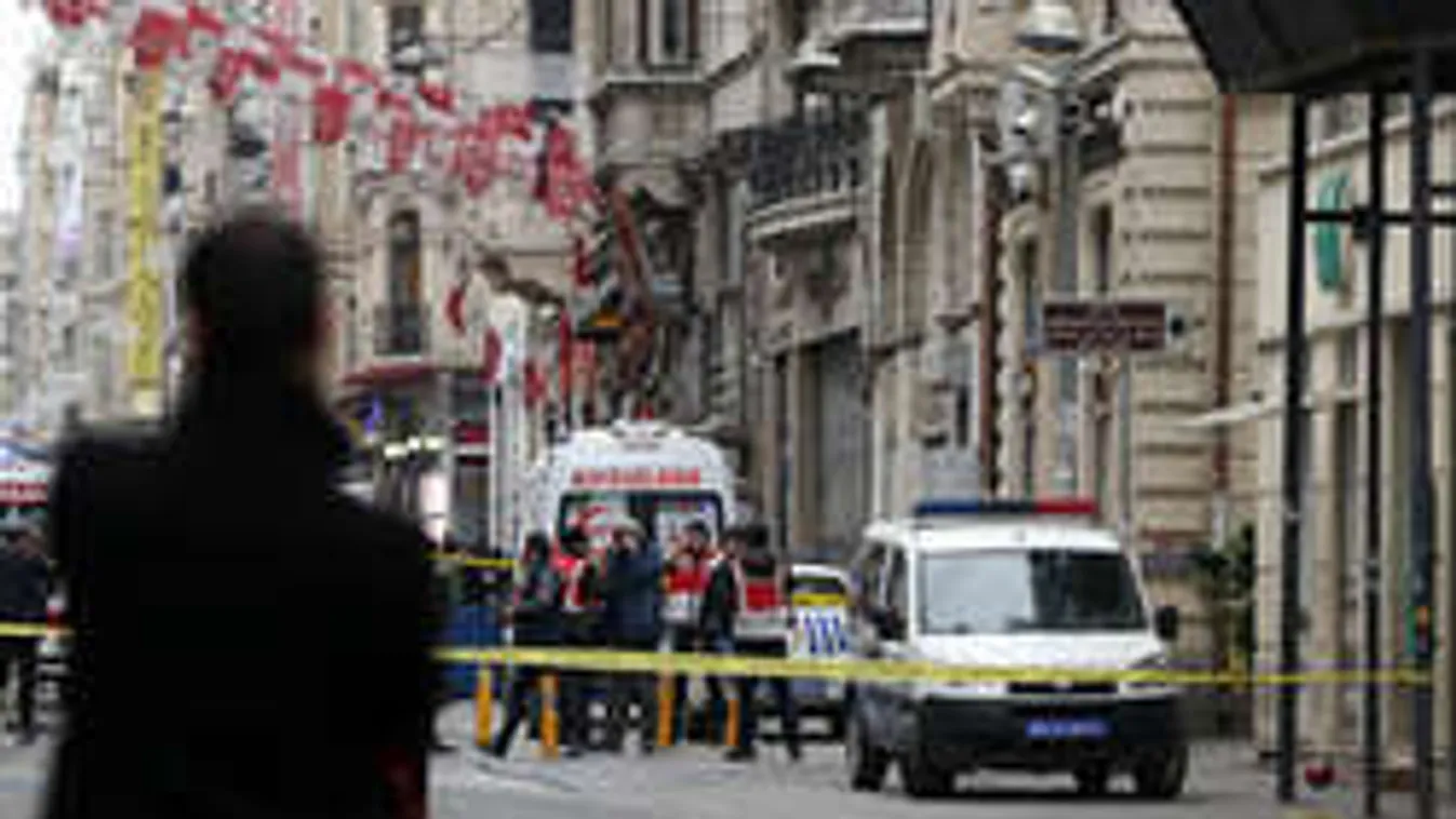 Robbanás Isztambul forgalmas bevásárlóutcájában!