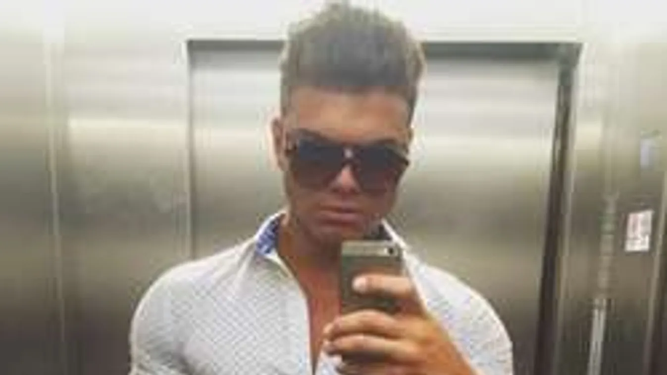 Új szintre emelte a meztelen szelfizést a magyar botrányceleb - Fotó