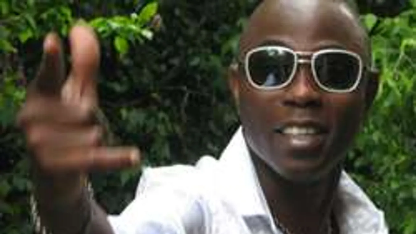 Fekete Pákó előkerült a süllyesztőből, nem hiszed el, mivel nyomul!