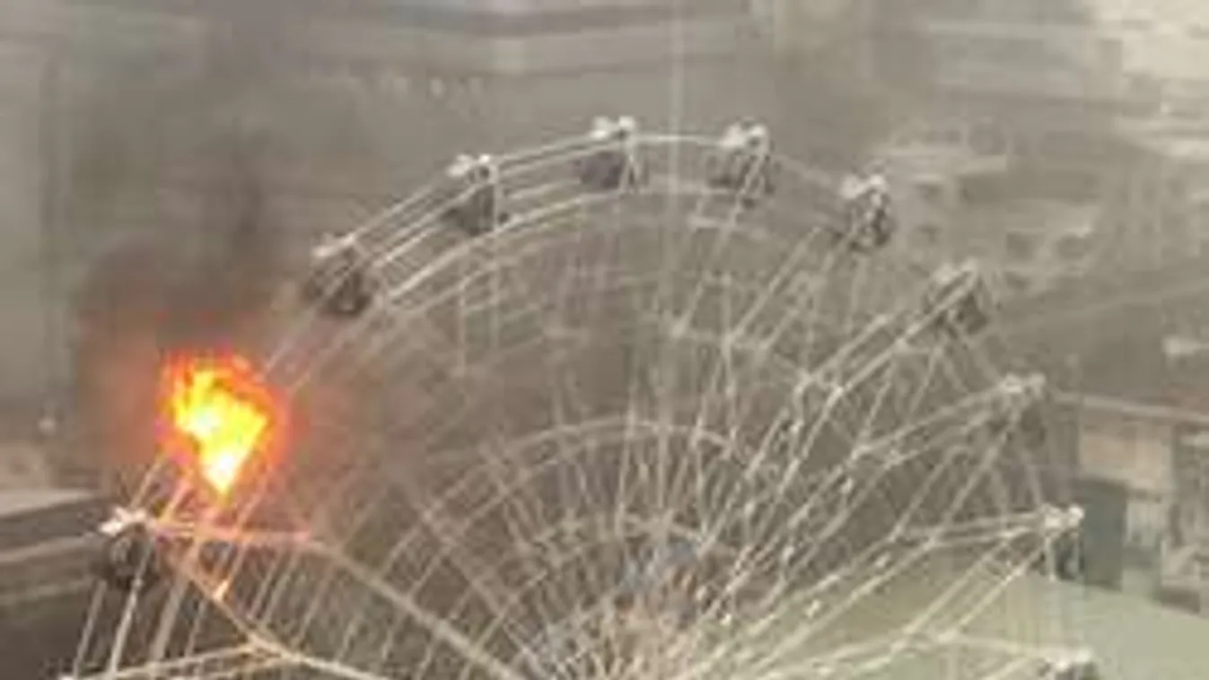 Hátborzongató: Működés közben gyulladt ki az óriáskerék kabinja! Fotó