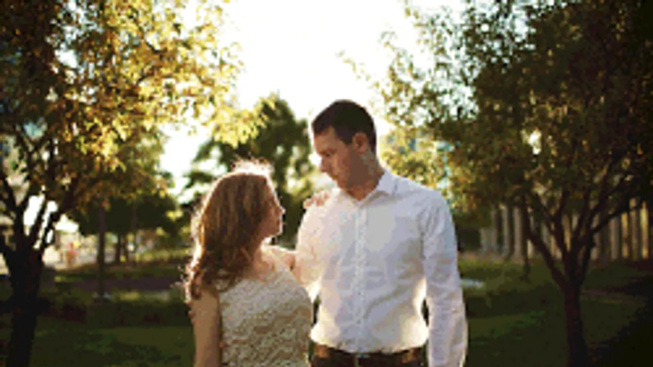 Egynapos kislánya segítségével kérte meg kedvese kezét - videó