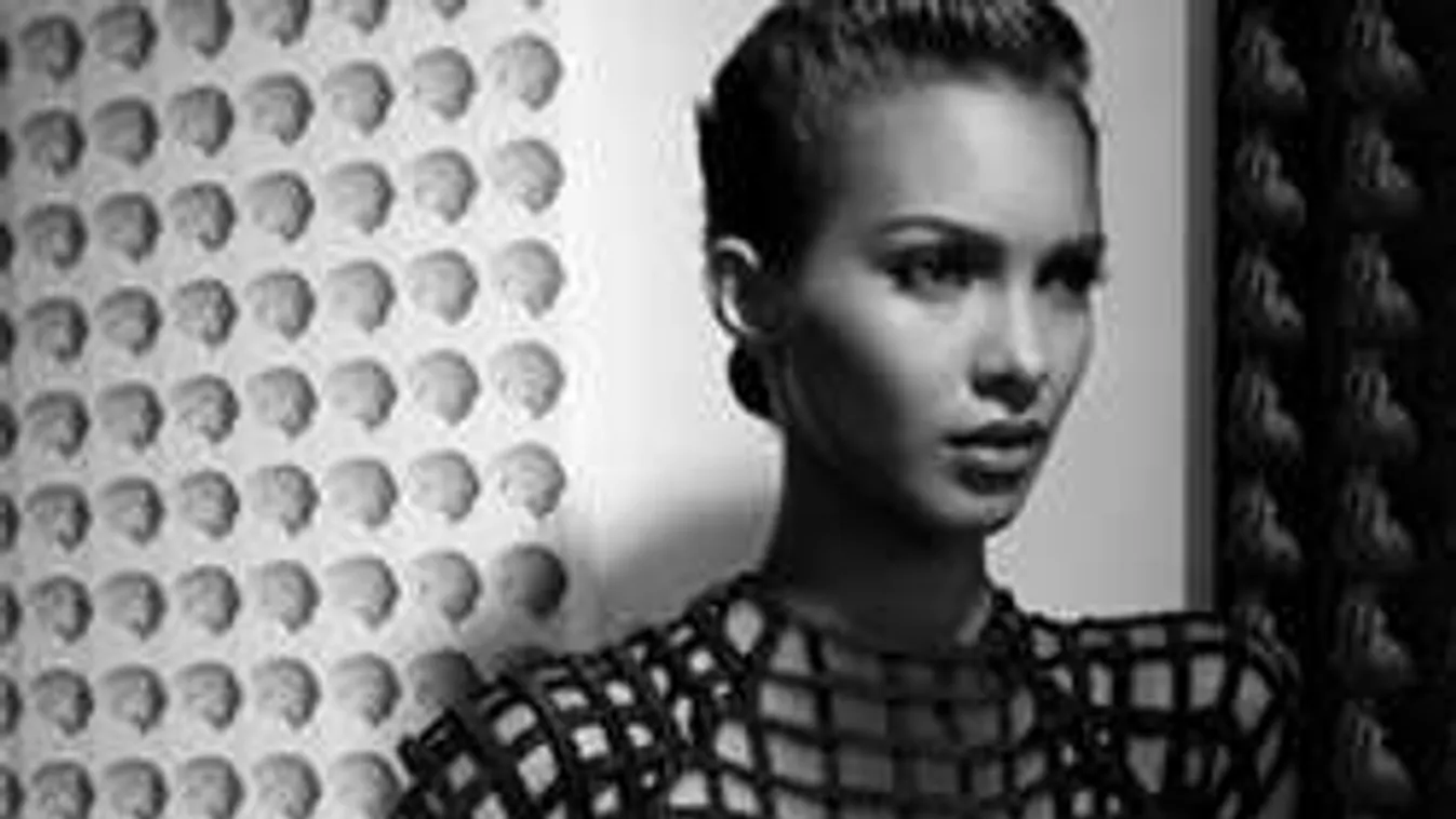 Õrjítően szexi az új divat! Átlátszó holmiban feszítenek a bátor nők!