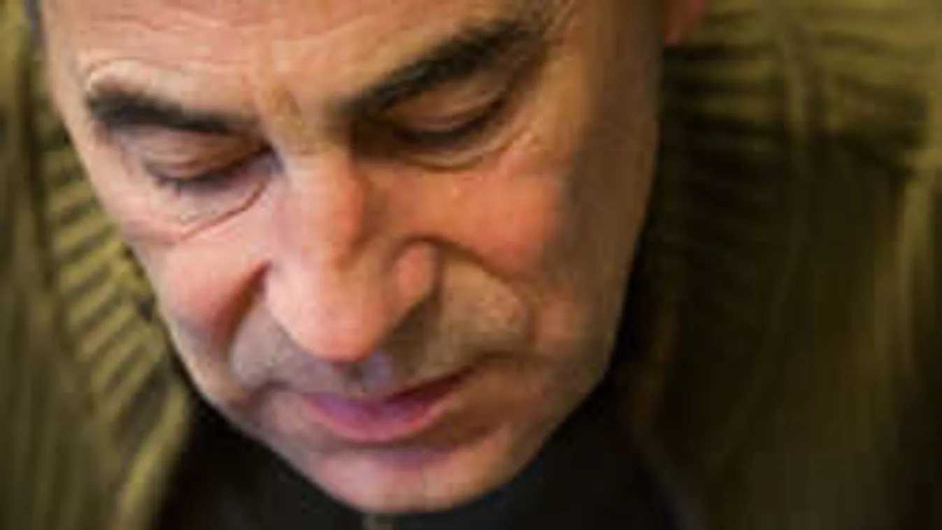 Kulka János bal keze nem mozdul...