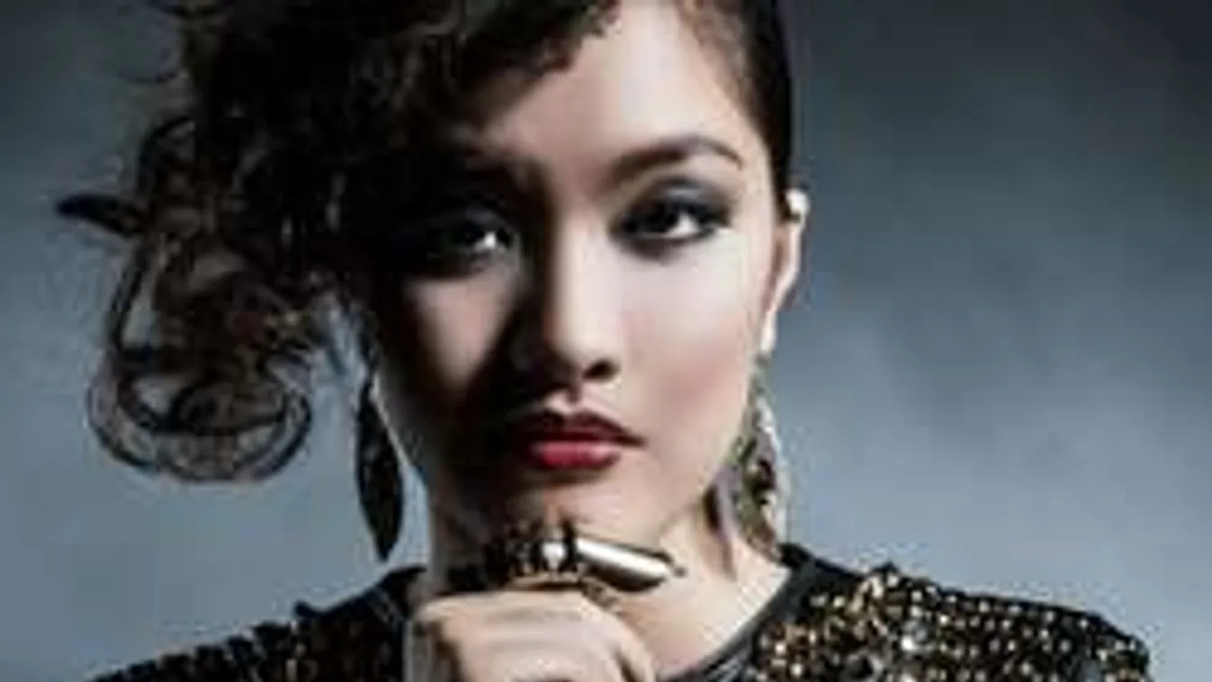 Váratlanul elhunyt barátját gyászolja Hien