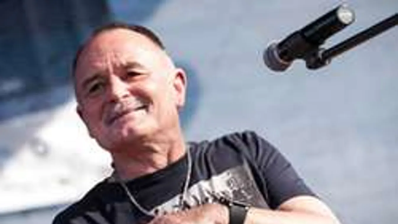 Nagy Feró újra pelenkázni fog, bekopogtatott hozzájuk a gólya