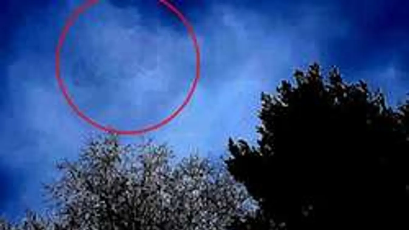 Hatalmas, álcázott ufót szúrt ki az égen egy szemfüles videós!