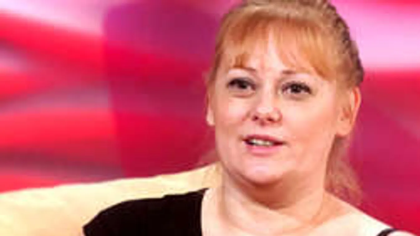 Felnőtt pasik csapják a szelet a magyar színésznő tinilányának!