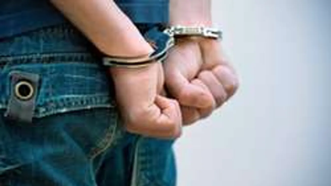 Öt migráns erőszakolta meg az egyetemista lányt egy hajókiránduláson!