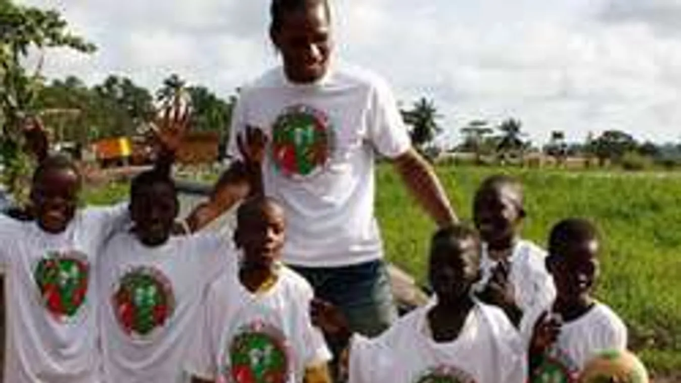 Százmilliókat síbolt el a világsztár alapítványa?