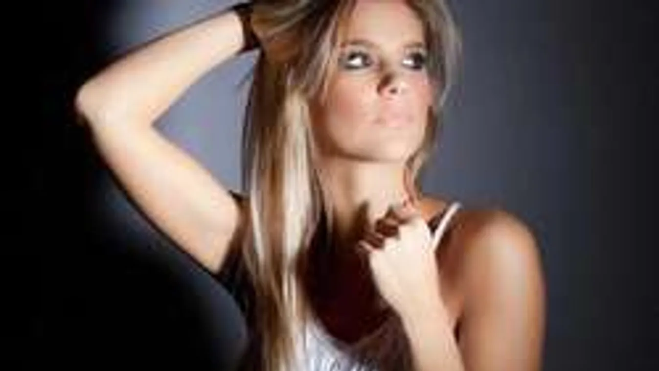 Weisz Fanni hihetetlenül dögöset villantott! - Fotó!