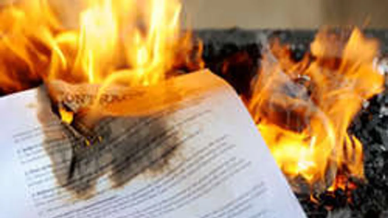 A szocialista politikusok ledarálták és elégették a bizonyítékokat!