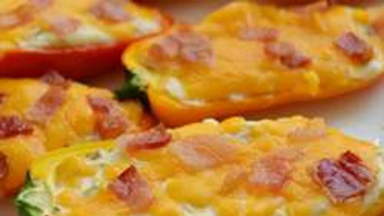 A legfinomabb diétás vacsi: sajtos-baconos paprika