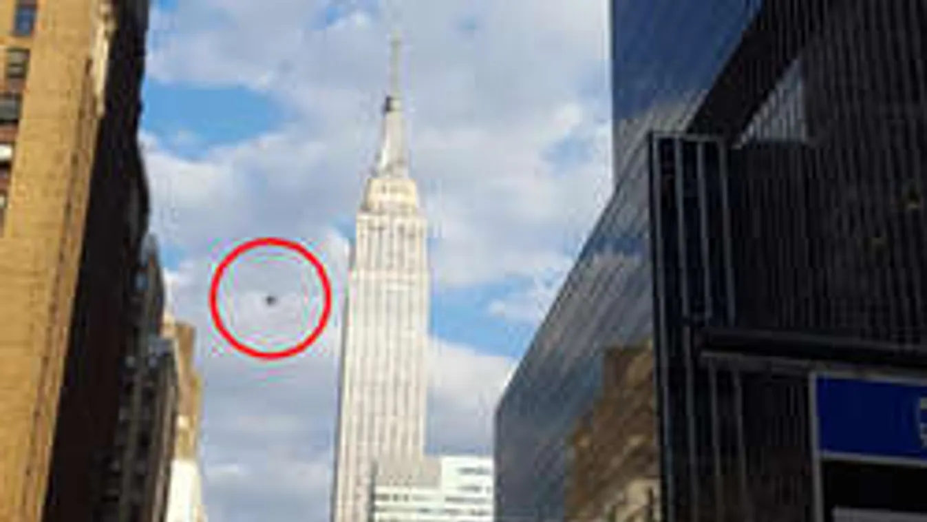Lebukott a New York-i ufó - brit turista kapta lencsevégre! - fotók